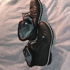 Black faux fur lined hiking boots